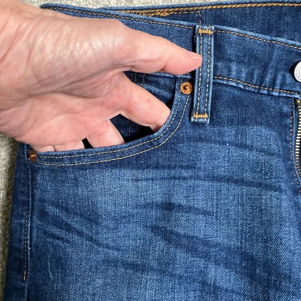LEVIS  513 slim straight leg blue denim jeans closet staple classic 30 x 30